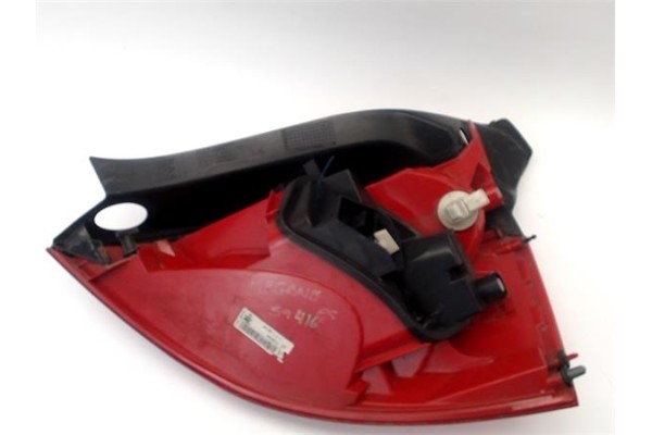 Recambio de piloto trasero izquierdo para renault megane ii berlina 5p 1.5 confort authentique referencia OEM IAM 8200413214  