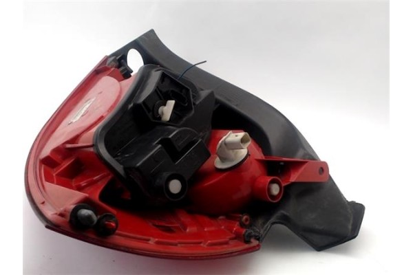 Recambio de piloto trasero izquierdo para renault megane ii berlina 5p 1.5 confort authentique referencia OEM IAM 8200413214  