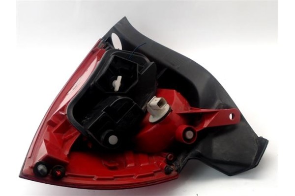 Recambio de piloto trasero izquierdo para renault megane ii berlina 5p 1.5 confort authentique referencia OEM IAM 8200413214  