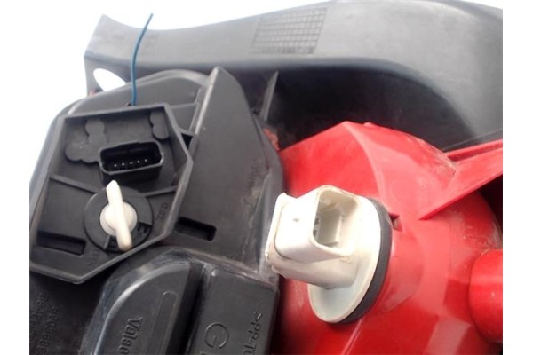 Recambio de piloto trasero izquierdo para renault megane ii berlina 5p 1.5 confort authentique referencia OEM IAM 8200413214  