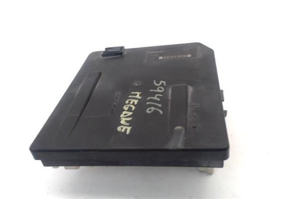 Recambio de caja fusibles/rele para renault megane ii berlina 5p 1.5 confort authentique referencia OEM IAM 8200481866  