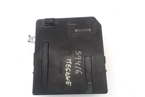 Recambio de caja fusibles/rele para renault megane ii berlina 5p 1.5 confort authentique referencia OEM IAM 8200481866  