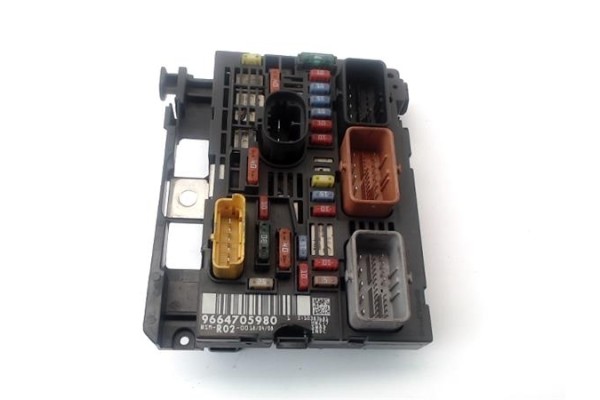 Recambio de caja fusibles/rele para citroen c4 picasso 2.0 sx referencia OEM IAM 9664705980  