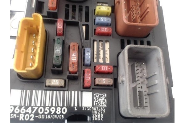 Recambio de caja fusibles/rele para citroen c4 picasso 2.0 sx referencia OEM IAM 9664705980  