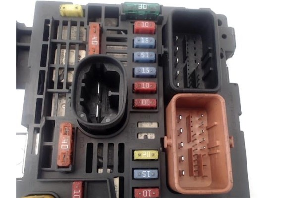 Recambio de caja fusibles/rele para citroen c4 picasso 2.0 sx referencia OEM IAM 9664705980  