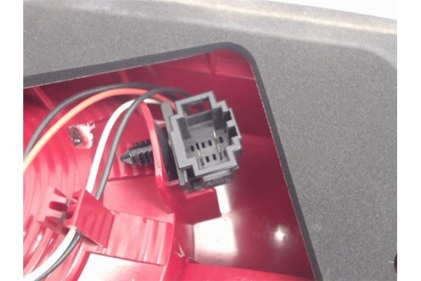 Recambio de piloto porton trasero derecho para seat altea xl (5p5) referencia OEM IAM 5P8945094D 13404B 