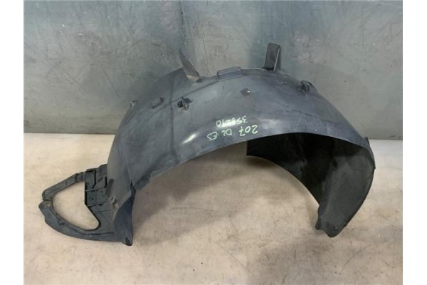 Recambio de protector pase rueda delantero izquierdo para peugeot 207 1.4 confort referencia OEM IAM 7136Y6  