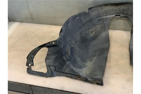 Recambio de protector pase rueda delantero izquierdo para peugeot 207 1.4 confort referencia OEM IAM 7136Y6  