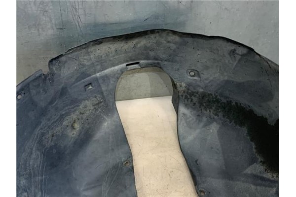 Recambio de protector pase rueda delantero izquierdo para peugeot 207 1.4 confort referencia OEM IAM 7136Y6  