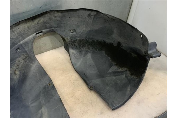 Recambio de protector pase rueda delantero izquierdo para peugeot 207 1.4 confort referencia OEM IAM 7136Y6  