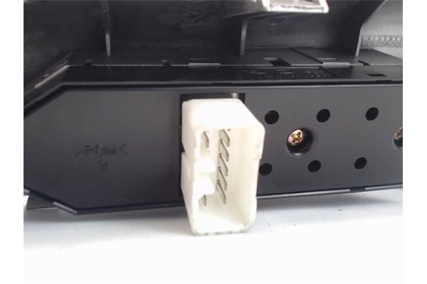 Recambio de mando elevalunas delantero derecho para kia sportage (km) 2.0 crdi referencia OEM IAM 935751F000WK  