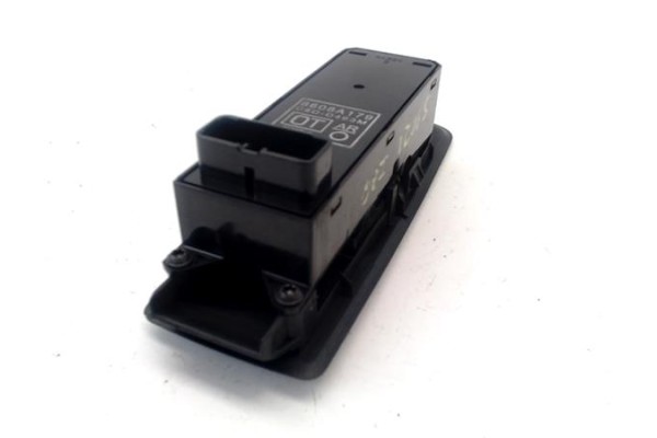 Recambio de botonera puerta delantero izquierda para mitsubishi colt cz3 berl. 5 (z30a) 1.1 inform (d) referencia OEM IAM 8608A1