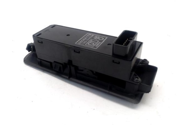 Recambio de botonera puerta delantero izquierda para mitsubishi colt cz3 berl. 5 (z30a) 1.1 inform (d) referencia OEM IAM 8608A1