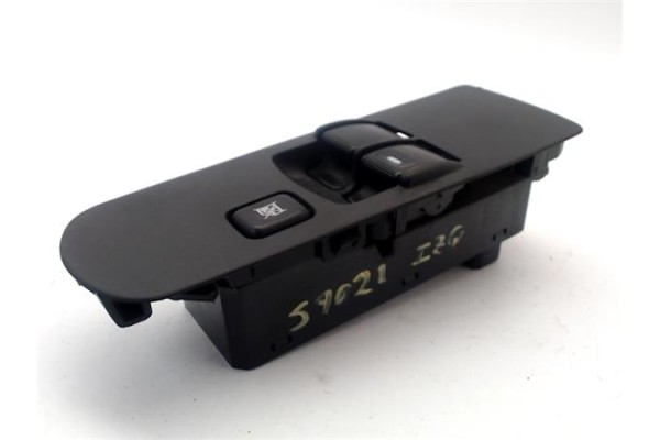 Recambio de botonera puerta delantero izquierda para mitsubishi colt cz3 berl. 5 (z30a) 1.1 inform (d) referencia OEM IAM 8608A1