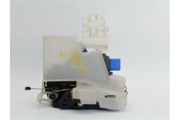 Recambio de cierre electromagnetico delantero derecho para volkswagen polo iv (9n1) 1.2 12v referencia OEM IAM 3B1837016CC 10002