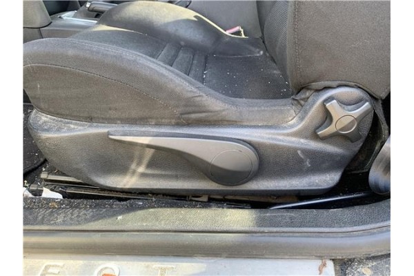 Recambio de juego asientos para peugeot 407 coupé 2.0 hdi referencia OEM IAM 8845LT 8845LZ 