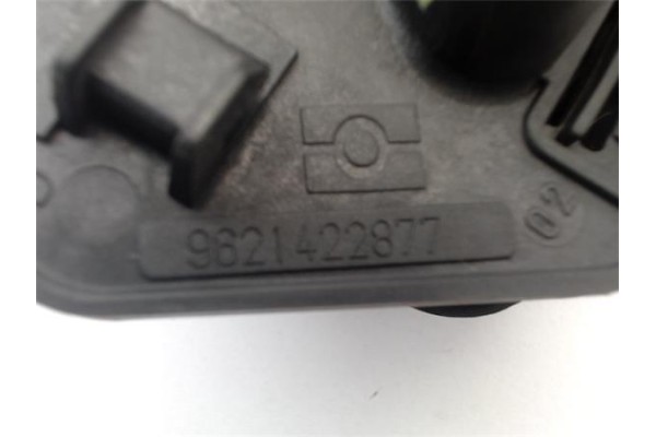 Recambio de maneta exterior delantero derecha para citroen berlingo 2.0 hdi referencia OEM IAM 9621422877  