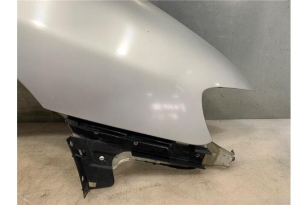 Recambio de aleta delantero derecha para seat cordoba berlina (6k2) 1.6 referencia OEM IAM 6K0821022D  