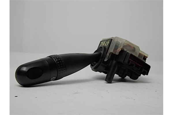 Recambio de mando limpiaparabrisas para toyota corolla (e12) 2.0 d-4d referencia OEM IAM 173647  