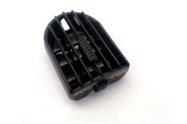 Recambio de tobera izquierda ventilacion salpicadero para opel corsa c 1.7 cdti referencia OEM IAM 90535120 24403711 