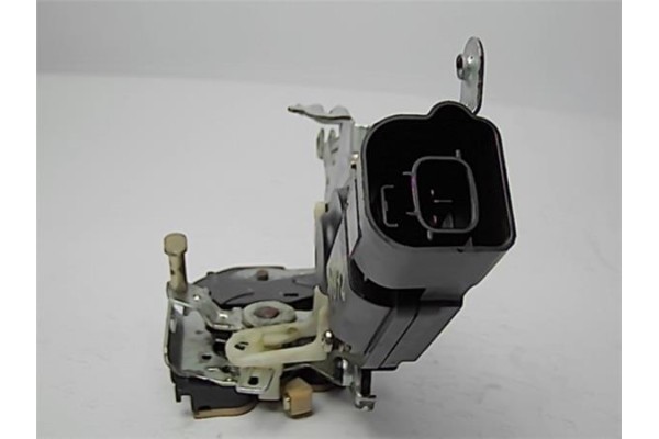 Recambio de cerradura puerta trasero derecha para toyota corolla (e12) 2.0 d-4d referencia OEM IAM 6905012350  
