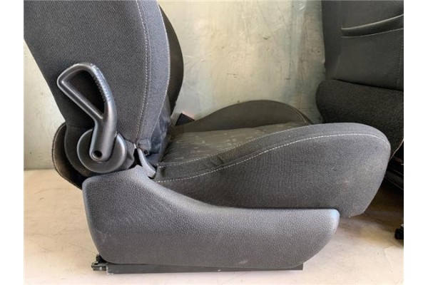 Recambio de juego asientos para peugeot 206 1.4 i referencia OEM IAM 8904WL  