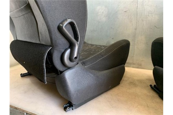 Recambio de juego asientos para peugeot 206 1.4 i referencia OEM IAM 8904WL  