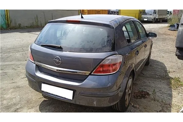 opel astra h berlina del año 2006