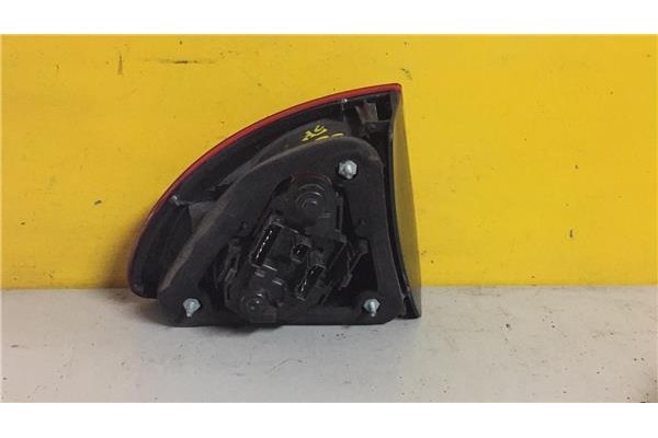 Recambio de piloto trasero derecho para seat leon (1m1) 1.8 signo referencia OEM IAM 1M6945258  