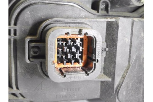 Recambio de faro delantero dcho para ford mondeo iii (b5y) 2.0 tdci referencia OEM IAM 301174272 1307329064 