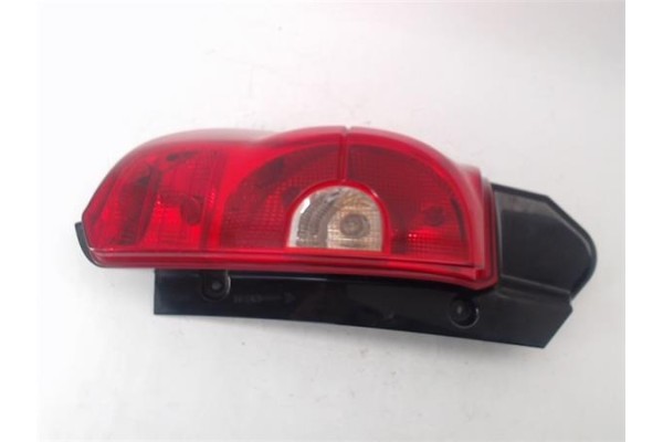 Recambio de piloto trasero izquierdo para mitsubishi colt cz3 berl. 5 (z30a) 1.1 inform (d) referencia OEM IAM 8330A327  