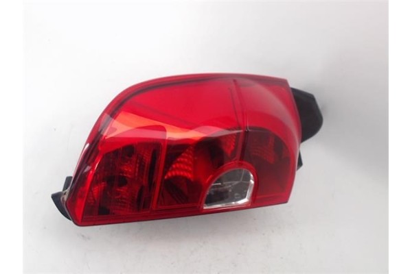 Recambio de piloto trasero izquierdo para mitsubishi colt cz3 berl. 5 (z30a) 1.1 inform (d) referencia OEM IAM 8330A327  