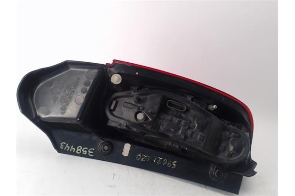 Recambio de piloto trasero izquierdo para mitsubishi colt cz3 berl. 5 (z30a) 1.1 inform (d) referencia OEM IAM 8330A327  