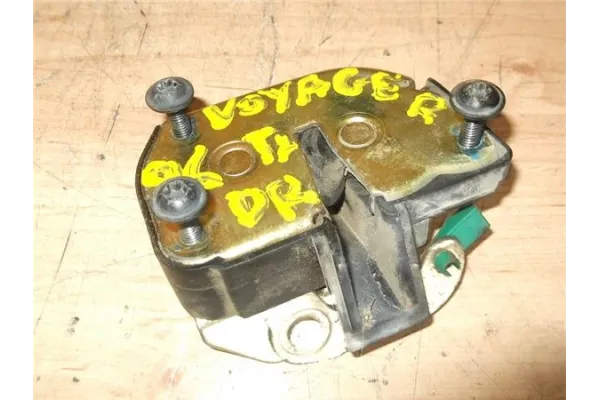 Recambio de cierre electromagnetico trasero derecho para chrysler voyager gs 2.0 i referencia OEM IAM 4717500AA  