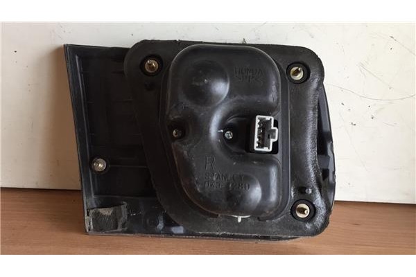 Recambio de piloto interior derecho para honda civic coupé (ej6/8) 1.6 ls (ej6) referencia OEM IAM 0431280R  