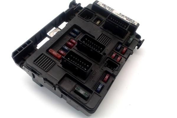 Recambio de caja fusibles/rele para citroen c3 1.4 hdi referencia OEM IAM 6500Y3 9650618580 