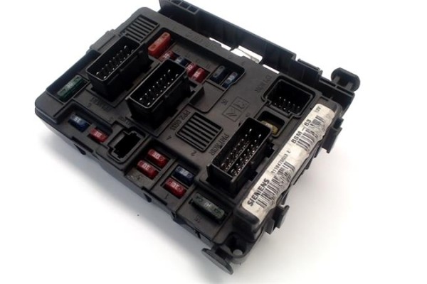 Recambio de caja fusibles/rele para citroen c3 1.4 hdi referencia OEM IAM 6500Y3 9650618580 