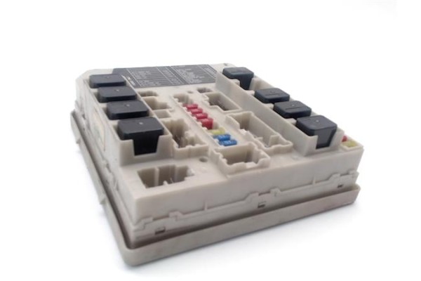 Recambio de caja fusibles/rele para nissan micra (k12e) 1.2 16v referencia OEM IAM 24311AX600  