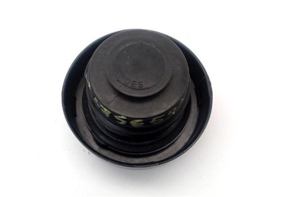Recambio de tapon combustible para opel corsa c 1.7 cdti referencia OEM IAM 13140958  