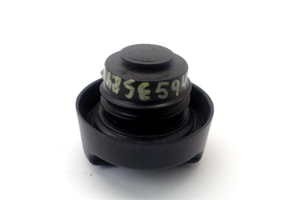 Recambio de tapon combustible para opel corsa c 1.7 cdti referencia OEM IAM 13140958  