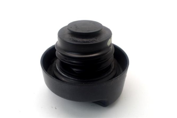 Recambio de tapon combustible para opel corsa c 1.7 cdti referencia OEM IAM 13140958  