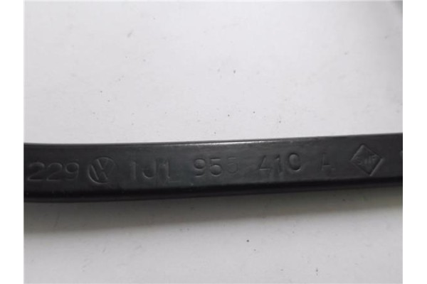 Recambio de brazo limpiaparabrisas delantero derecho para volkswagen golf iv berlina (1j1) 1.9 sdi referencia OEM IAM 1J1955410A