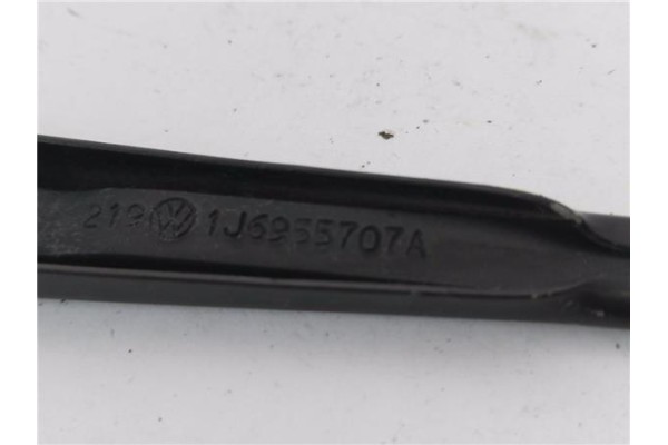 Recambio de brazo limpiaparabrisas trasero para volkswagen golf iv berlina (1j1) 1.9 sdi referencia OEM IAM 1J6955707A  