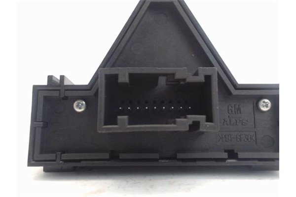 Recambio de interruptor luces emergencia para opel corsa d 1.3 cdti referencia OEM IAM 13189529  