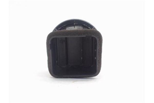 Recambio de rejilla entrada de aire para opel corsa d 1.3 cdti referencia OEM IAM 13203702  