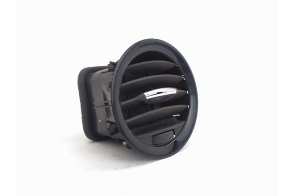 Recambio de rejilla entrada de aire para opel corsa d 1.3 cdti referencia OEM IAM 13203702  
