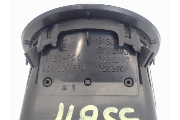 Recambio de rejilla entrada de aire para opel corsa d 1.3 cdti referencia OEM IAM 13203702  