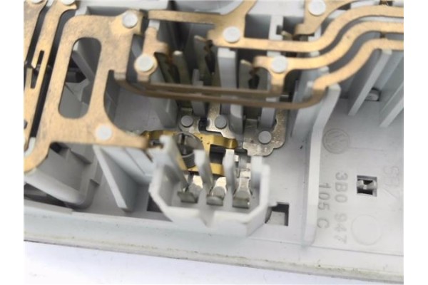 Recambio de luz interior techo para volkswagen golf iv berlina (1j1) 1.9 sdi referencia OEM IAM 3B0947105C  
