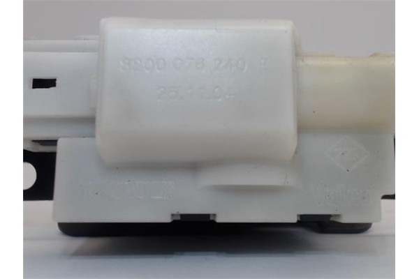 Recambio de cerradura porton para renault clio iii referencia OEM IAM 8200076240  8200947699 , RENAULT