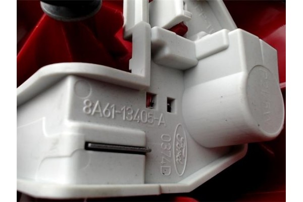 Recambio de piloto trasero izquierdo para ford fiesta vi 1.4 referencia OEM IAM 8A6113405A  